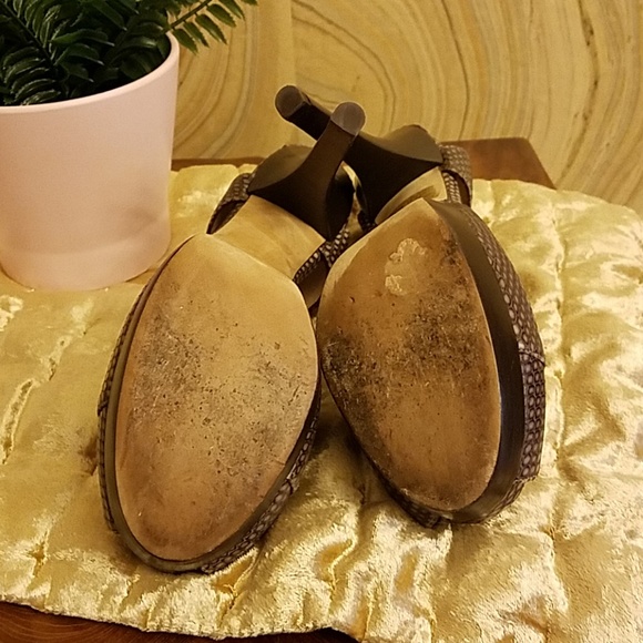 Fendi leather snake skin pattern brown heels - Picture 2 of 5